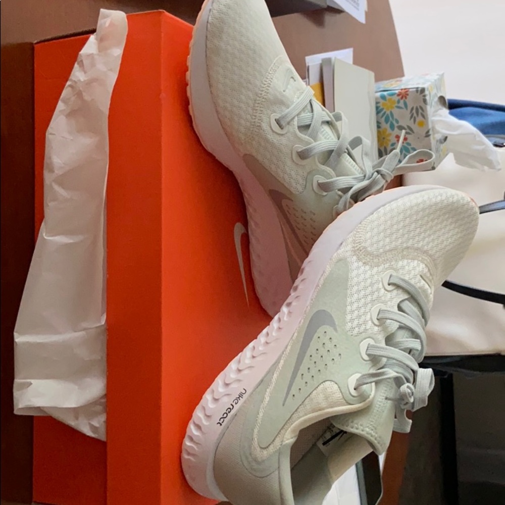 New in box Women’s Nike Legend React